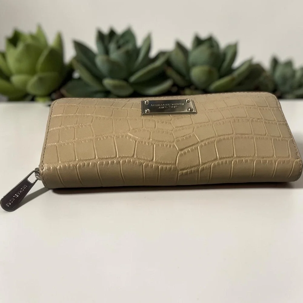 Michael Kors Wallet Womens OS Tan Croc Embossed Leather Zip Around Jet‎ Set